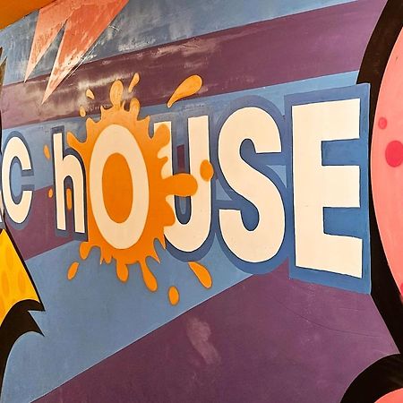 Arc House Pop Art Vandrehjem Madrid Eksteriør billede