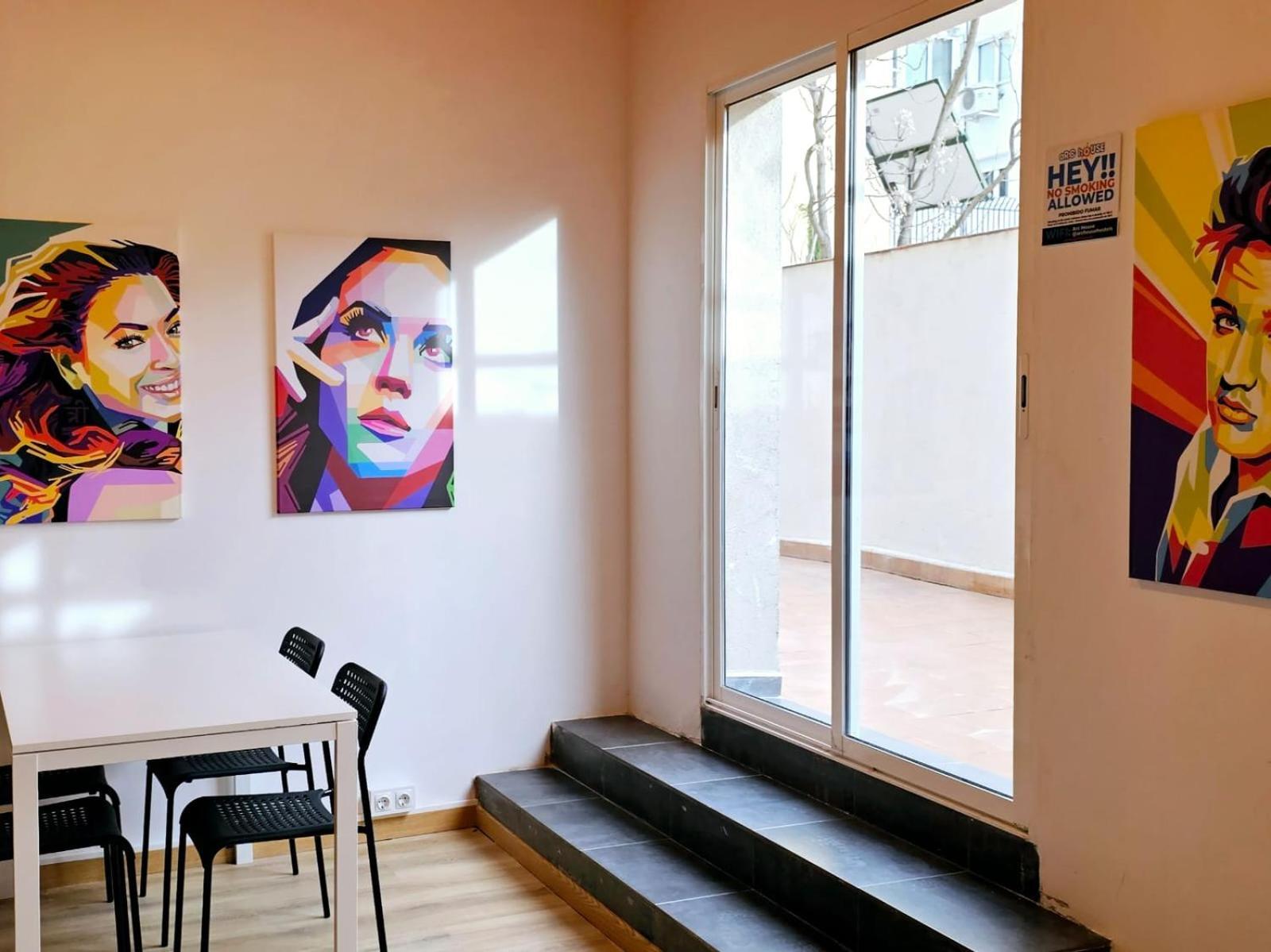 Arc House Pop Art Vandrehjem Madrid Eksteriør billede